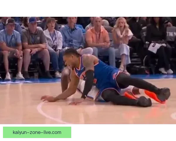 复出首战不顺 麦克布莱德大腿受伤无法行走